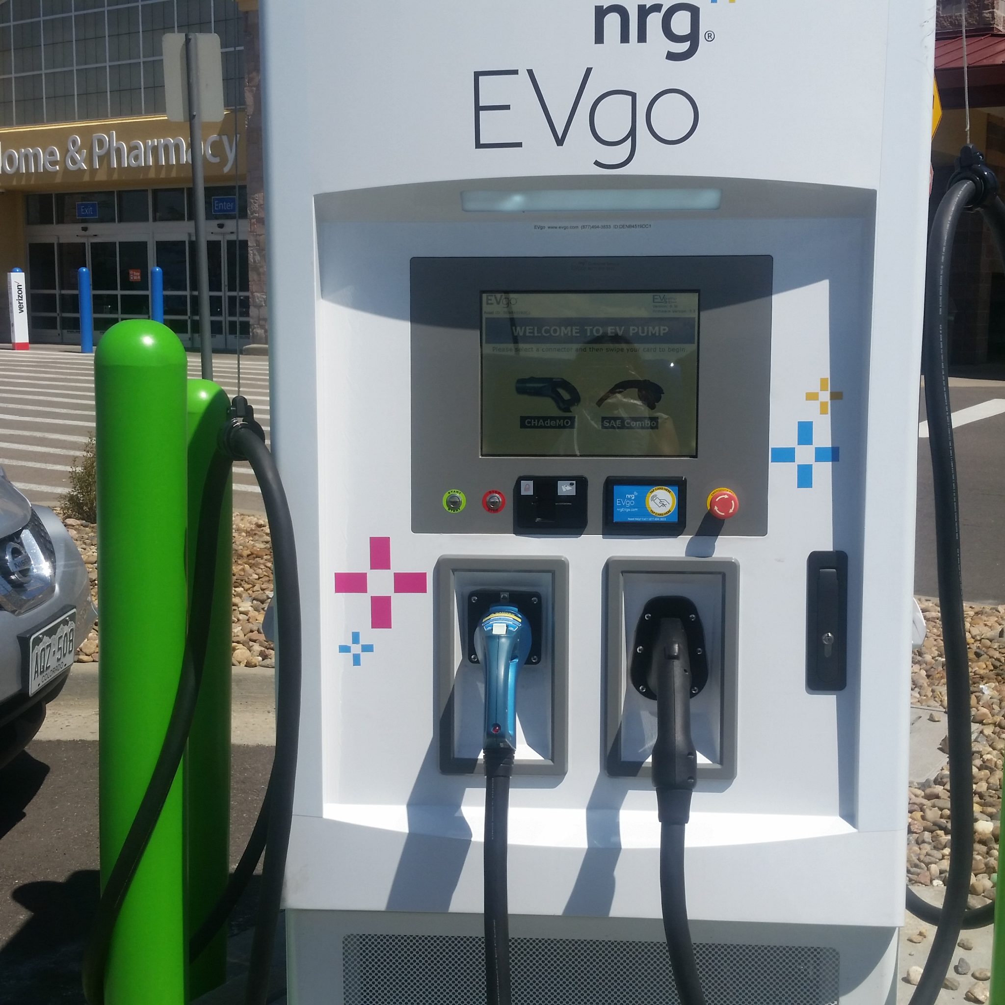 Walmart gets EVgo electric car charging stations